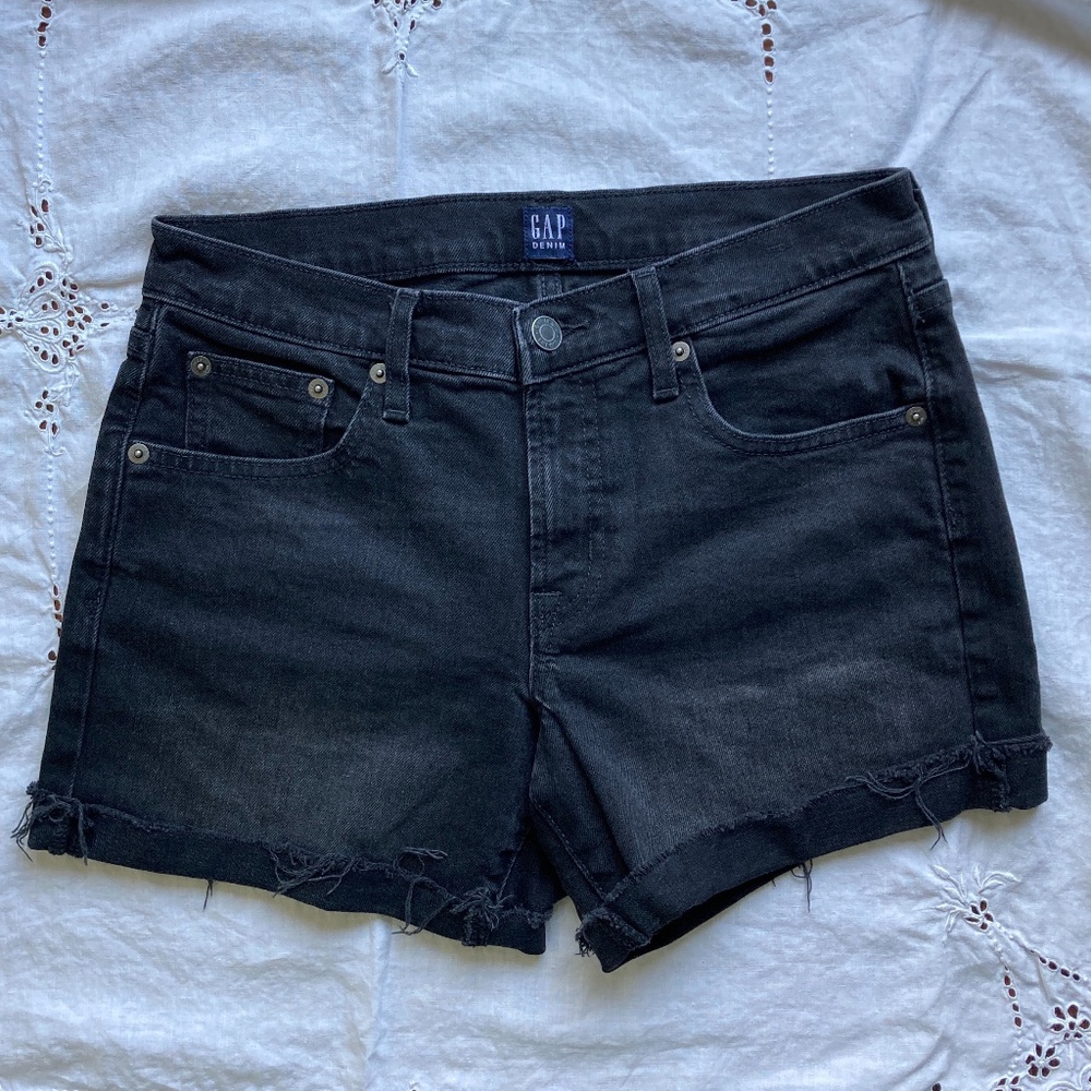 Black GAP Denim 5" Stretch Jean Shorts 26